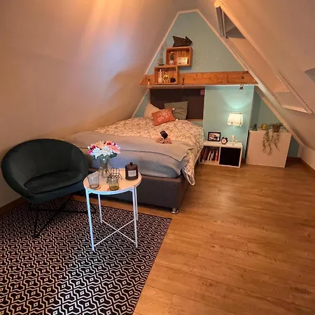 Alloggio in famiglia Chambre 2eme Etage Avec Bureau, Wc Et Lavabo Prive, Au Calme En Impasse, Bourg 300m Et Bras De Mer 1km! Crach