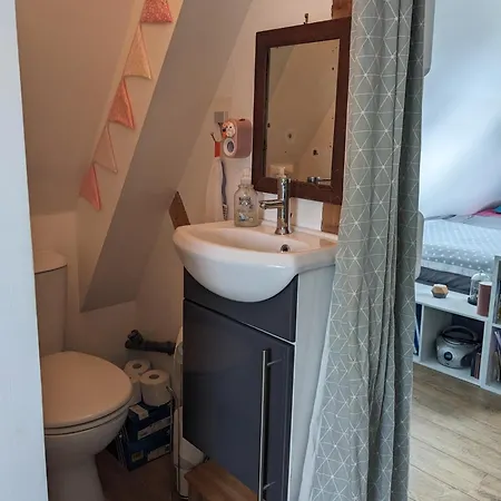 Chambre 2eme Etage Avec Bureau, Wc Et Lavabo Prive, Au Calme En Impasse, Bourg 300m Et Bras De Mer 1km! Alloggio in famiglia Crach